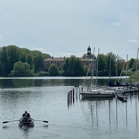 Flat In Eutin On The Kleiner Eutiner See Lake ภายนอก รูปภาพ