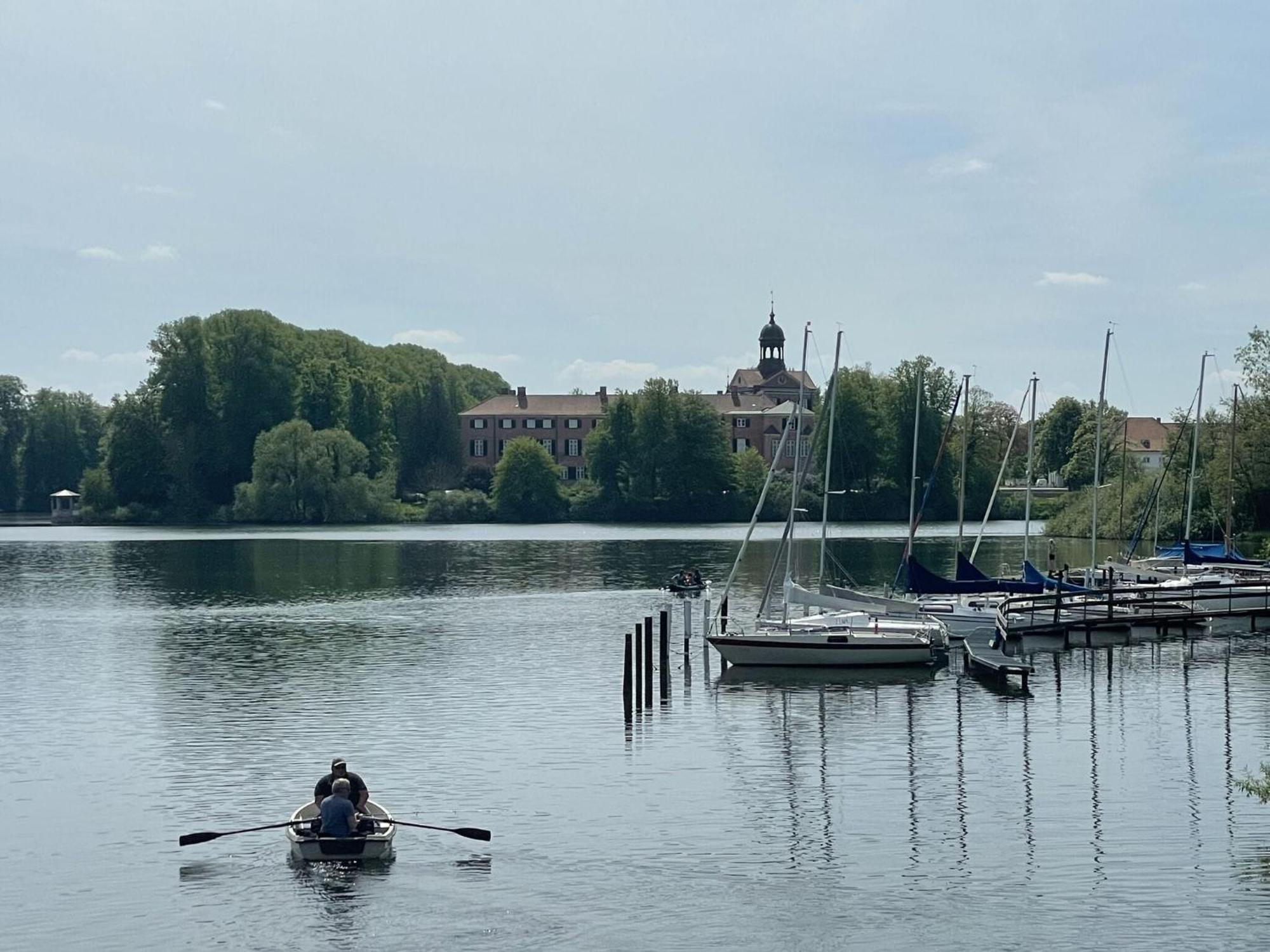 Flat In Eutin On The Kleiner Eutiner See Lake ภายนอก รูปภาพ